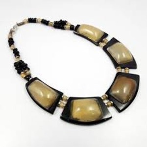 Mode Charme Corne collier bijoux netflix vivre modèles chauds bijoux en gros acier Offre Spéciale cou plus proche breloques pendentif collier - Product Image 1