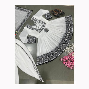 Traje Salwar Kameez de terciopelo bordado pesado del proveedor indio para mujer Nueva colección Material de seda - Product Image 6