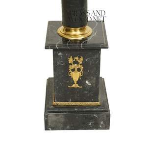 Socle en marbre noir Nero Marquina de qualité supérieure avec ornement central en laiton et bordure dorée - Product Image 5