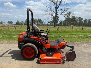Kubota ZERO เปิดเครื่องตัดหญ้ารถแทรกเตอร์ด้านหน้ารถตักดินเครื่องตัดหญ้า Kubota