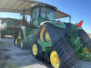 Tractor de orugas usado John Deere 6120M de 120HP, modelo 2021, con componentes de motor, bomba de engranajes y ruedas para granjas - Product Image 3