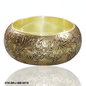 Brazalete de Latón Antiguo Hecho a Mano con Diseño Floral en Relieve, Brazalete Elegante para Mujer - Product Image 3