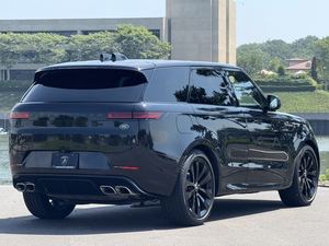 Noir propre 2023 Land Rover Range Rover Sport P530 Première édition AWD utilisé avec les sièges en cuir Navigation Sièges chauffants Toit ouvrant - Product Image 2