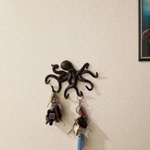 Ganchos para llaves de hierro de estilo vintage con acabado antiguo y diseñados para una decoración de pared encantadora y funcional para el hogar - Product Image 2