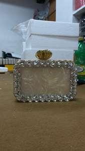 Pochettes en résine sur mesure avec ornements en cristal idéales pour les créateurs d'accessoires de mode et les magasins de mode pour la revente - Product Image 6