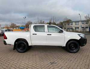 Hilux FWD d'occasion 2022-2023, sièges en cuir blancs, automatique, 5 places, phares LED, régulateur de vitesse, caméra de recul 360°, Japon - Product Image 4
