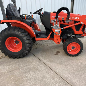 Tracteur utilitaire compact Kubota LX3310HSD de 31 à 33 CV, transmission hydrostatique 4 roues motrices, chargeur et attelage à 3 points - Product Image 1
