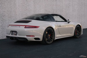 Porsche 911 de 2018, légèrement utilisée, construite avec soin - Product Image 5