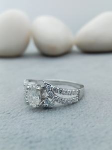 Anillo de Compromiso y Boda Personalizado con Diamante Solitario VVS, Corte Ovalado, Certificado GIA, Plata de Ley 925, Aniversario - Product Image 3