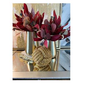 Jarrón de metal inspirado en la lámpara en elegante acabado dorado, perfecto para la decoración moderna del hogar y elegantes arreglos florales de La India - Product Image 5