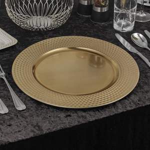 Placa de cargador de latón con diseño antiguo para configuración de mesa de comedor de lujo en decoración temática tradicional vintage o rústica - Product Image 3