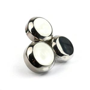 Soporte de Servicio de Tres Tazones con Acabado Plateado Premium y Asa de Pavo Real, Perfecto para Aperitivos, Condimentos y Fiestas, Procedente de la India - Product Image 4