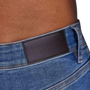 Jean slim vieilli pour homme bleu moyen en denim robuste, streetwear, coupe ajustée, aspect déchiré, confortable, jean de tous les jours - Product Image 4