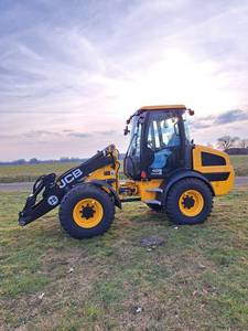 Envío Gratis: Cargadora de Ruedas JCB 409 Agri de 5.9 Toneladas, 74HP Turbo Diésel, Cucharón de 1.2m³, Carga Volcable de 3,584kg, Cargadora Compacta Agrícola - Product Image 2