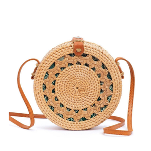 Sac en rotin de style vintage, tissage artisanal, parfait pour le pique-nique, la journée à la plage, les fêtes en plein air, accessoire polyvalent pour un usage quotidien - Product Image 5