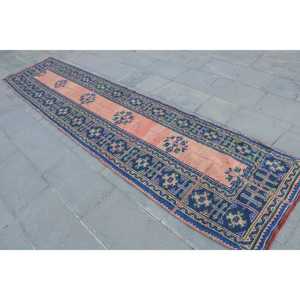 Alfombra Vintage, Alfombra Turca de 2.6x11.4 pies, Alfombra Oriental de Lana Azul y Roja - Product Image 2