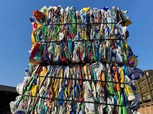 100% Botellas de PET transparentes Chatarra en fardos Mezcla de chatarra de plástico de colores 100% Botellas de PET reciclables chatarra para la venta - Product Image 5