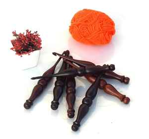 Ensemble de crochets à crochet ergonomiques en bois de qualité supérieure pour le tricot à la main, écologiques, durables et personnalisables - Product Image 1
