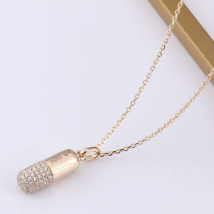 Collier médical en moissanite avec pendentif en forme de pilule solide, souvenir médical, bijoux fabriqués en laboratoire, argent 925 plaqué rhodium - Product Image 4