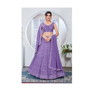 High on Demand Glamorous Faux Georgette Lehenga Choli Set con Net Dupatta y Heavy Border Detailing Disponible para la venta - Product Image 1