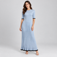 Robe plissée en maille bleu clair pour femme FNJIA, coupe ajustée, manches courtes, longueur maxi, bordure noire, vêtements décontractés, fabrication OEM sur mesure, vente en gros
