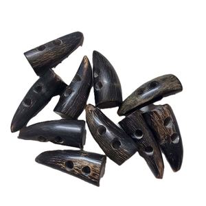 Bascules en corne de buffle classiques faites à la main pour jeans et manteaux Bascules en corne naturelle avec technique de polissage Logo décoration fabriquée en Inde - Product Image 2