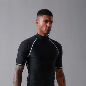 T-shirt de surf Rash Guard noir avec logo personnalisé pour hommes, nylon et élasthanne de haute qualité, haute qualité pour hommes - Product Image 3