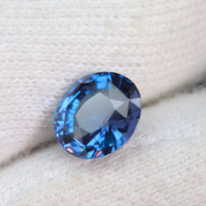 Pierre précieuse alexandrite cultivée en laboratoire Forme ovale lâche Gemmes de saphir précieux Alexandrite à facettes Pierre à changement de couleur - Product Image 1