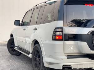 Mitsubishi Pajero GLS 4WD SUV Usato del 2020 |   Trasmissione Automatica |   Guida a Sinistra |   Pronto per l'esportazione - Product Image 6