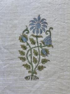 Tela de Algodón Estampada a Mano con Diseño Floral Azul Buti Minimalista - Product Image 2