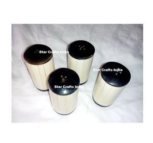Juego de Salero y Pimentero de Cuerno de Diseño Moderno, Accesorios de Cocina, Frascos de Especias de Cuerno con Soporte para el Hogar, Hecho en India - Product Image 1