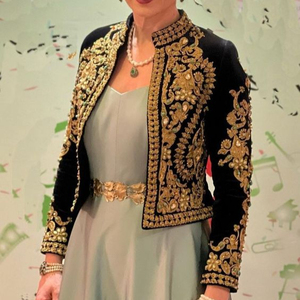 Nouveau DESIGN tendance sur veste avec tissu de velours avec embellissement de perles de cristal, perles, pierre de verre pour le travail de fête @ 2022 - Product Image 1