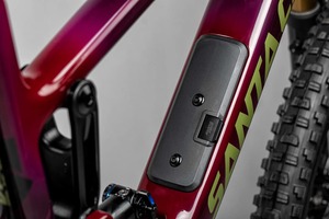 Notre vélo de montagne San Cruzs Hightower C S 29 en violet translucide brillant taille XL |   Sun & Ski Sports, 100% original d'usine - Product Image 5