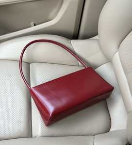 กระเป๋าหนังแท้สีเบอร์กันดี สายเดี่ยว ซิปกันน้ำ ขนาด 5 นิ้ว กระเป๋าสะพายไหล่ผู้หญิง สไตล์มินิมอล กระเป๋าใต้วงแขน ยุค 90 วินเทจ ทันสมัย - Product Image 1