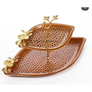 ขาตั้งเค้กโลหะทองแดงโบราณแบบ2ชั้นพร้อมลายดอกไม้ชุบทองและใบไม้ - Product Image 1