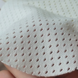 Maille en polyester tricotée de qualité moyenne de qualité supérieure 100% teint uni évacuant l'humidité pour les vêtements d'extérieur - Product Image 4