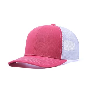 AKA Gorra de béisbol clásica Malla Camionero Logotipo personalizado Ala plana Ajustable Transpirable e impermeable Gorras de moda vintage - Product Image 1