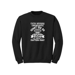 Sweat-shirt en coton mélangé Bouddha Thèmes Imprimer 12 options de couleur Style décontracté 260-280 GSM Placement de conception personnalisable pour l'hiver - Product Image 3