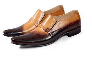 Chaussures en cuir marron pour hommes de qualité supérieure, avec une fabrication de haute qualité, une forme élégante et un ajustement confortable, une construction de semelle durable - Product Image 4