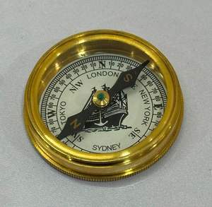 Brújula Náutica Hecha a Mano, Brújula Marina con Estuche de Cuero, Réplica Vintage de Latón, Poema de Robert Frost - Product Image 3