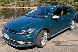 Volkswagen Golf Alltrack SEL 2019 d'occasion, 4 cylindres turbocompressés, transmission intégrale, couleur vert métallisé Great Falls, quelques modifications - Product Image 2