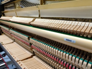 Piano Vertical Yamaha U100 de 88 Teclas con Teclado Contrapesado de Madera Sólida, Estilo Clásico, Montaje en Suelo, Instrumento Profesional U1 U2 - Product Image 4