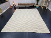Tapis berbère fabriqué à la main tapis à poils longs de taille personnalisée pour salle à manger tapis à carreaux blancs laine de mouton tapis marocain touffeté à la main