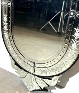 Espejo grabado estilo veneciano con decoración floral Mirah - Product Image 4