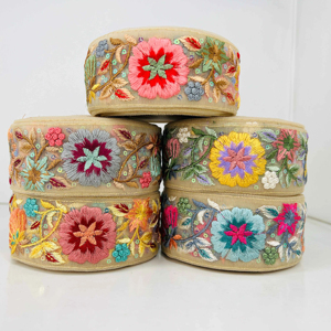 Borde de encaje con bordado floral colorido de estilo romántico en tela de red para vestidos tradicionales y Ropa Étnica - Product Image 1