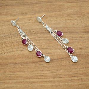 ต่างหูเงินแท้ 925 ประดับคริสตัลและเพชรคิวบิกเซอร์โคเนีย พร้อมพลอยทับทิมแบบฝังขอบ งานแฮนด์เมด เครื่องประดับอัญมณีหลากหลายชนิด รุ่น E0682-GS เหมาะสำหรับเป็นของขวัญ - Product Image 4