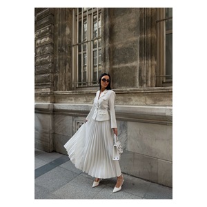 Completo completo Elizabeth giacca Blazer con cintura dorata abbottonata e gonna a pieghe - Product Image 3