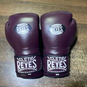 Guantes deportivos profesionales Nuevo diseño Personalizar logotipo Guantes de boxeo especiales para entrenamiento - Product Image 2