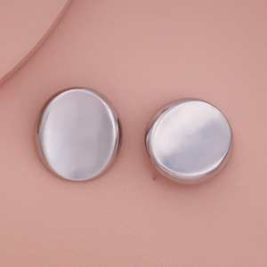 Boucles d'oreilles vintage en alliage de zinc avec accents de perles et de diamants pour les occasions religieuses - Product Image 4