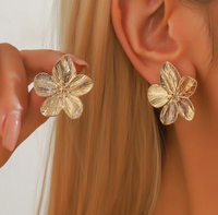 Bijoux H2 C0004 Boucles d'oreilles à clous en acier inoxydable de luxe 90% de pureté Cinq pétales Accessoire floral vintage pour femmes Looks tendance